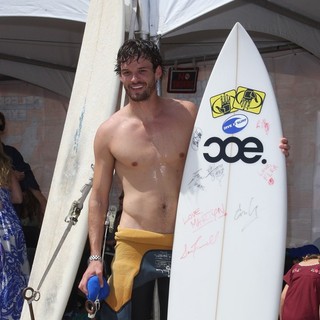 Austin Nichols in Surfrider Foundation's 5th Annual Celebrity Expression Session