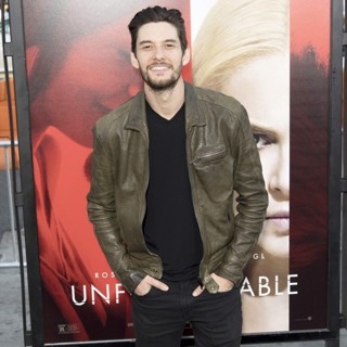 Premiere Warner Bros. Pictures' of Unforgettable - Arrivals