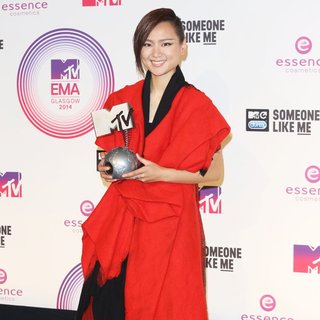 Bibi Zhou