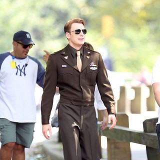 Actors on The Set of The Avengers Shooting on Location in Manhattan