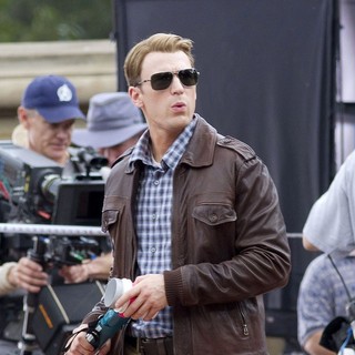 Actors on The Set of The Avengers Shooting on Location in Manhattan