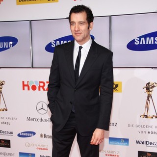 Clive Owen in The 48th Annual Goldene Kamera Awards - Arrivals