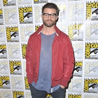 Daniel Gillies