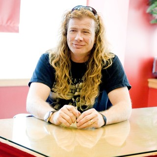 Dave Mustaine, Megadeth in Dave Mustaine Signs Copies of His New Book Mustaine: A Heavy Metal Memoir