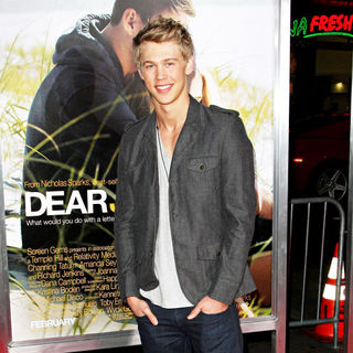 The Los Angeles Premiere of 'Dear John' - Arrivals