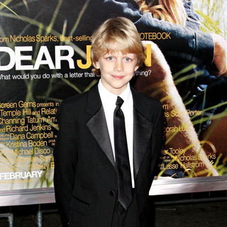 The Los Angeles Premiere of 'Dear John' - Arrivals