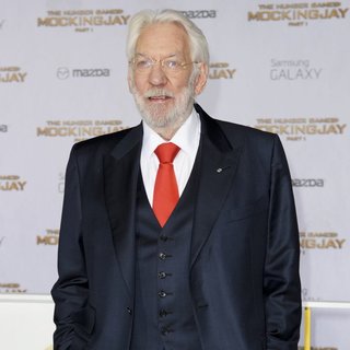 Los Angeles Premiere of The Hunger Games: Mockingjay, Part 1 - Arrivals