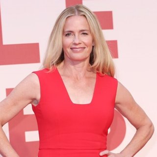 Elisabeth Shue