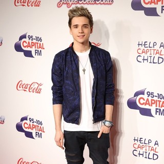 Elyar Fox