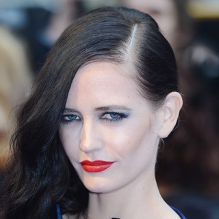 UK Premiere of Dark Shadows - Arrivals