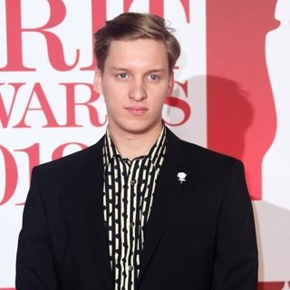 george-ezra-the-brit-awards-2018-01.jpg