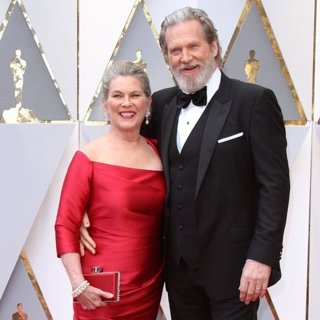 Susan Geston, Jeff Bridges in 89th Annual Academy Awards - Arrivals