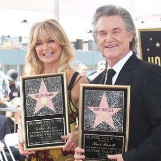 Goldie Hawn, Kurt Russell in Goldie Hawn and Kurt Russell Honored with Double Star Ceremony on The Hollywood Walk of Fame