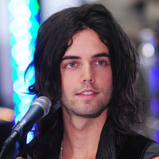 Ian Keaggy, Hot Chelle Rae in Hot Chelle Rae Perform at The Toyota Concert Series on The Today Show