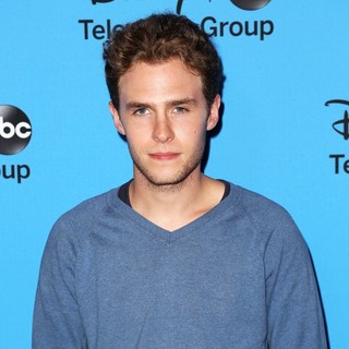 Iain De Caestecker