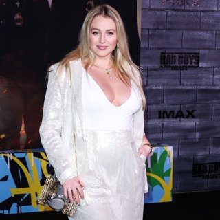 Iskra Lawrence
