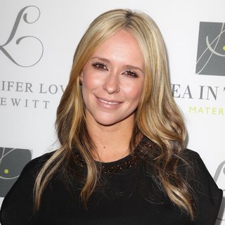 Jennifer Love Hewitt in Jennifer Love Hewitt Celebrates The Release of Her New Baby Collection with Pea in The Pod