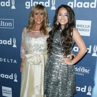 Jeanette Jennings, Jazz Jennings in The 27th Annual GLAAD Media Awards - Arrivals