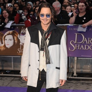 UK Premiere of Dark Shadows - Arrivals