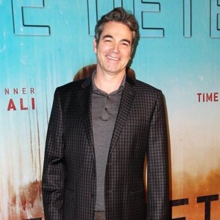 Jon Tenney