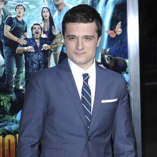 The Los Angeles Premiere of Journey 2: The Mysterious Island - Arrivals