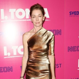 Julianne Nicholson