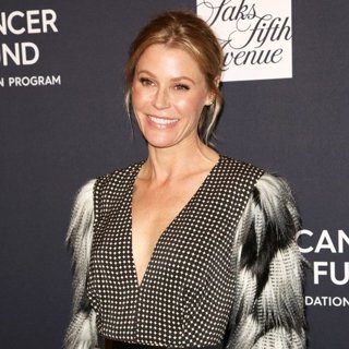 Julie Bowen in The Women's Cancer Research Fund Hosts An Unforgettable Evening