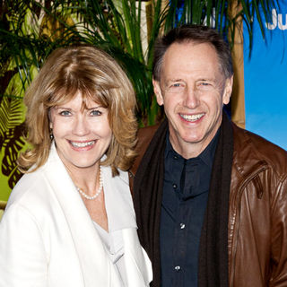 Premiere of 'Just Go with It' - Arrivals