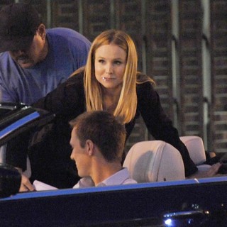 Kristen Bell Films Late Night Scenes for Veronica Mars