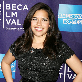 9th Annual Tribeca Film Festival - Premiere of 'Letters to Juliet' - Arrivals