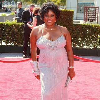 devine loretta emmy awards arts creative arrivals wenn