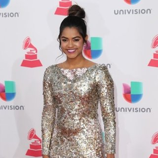 Lucy Alves