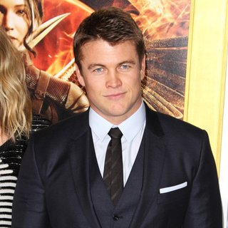 Los Angeles Premiere of The Hunger Games: Mockingjay, Part 1 - Arrivals