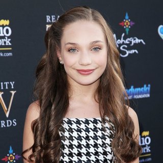 Maddie Ziegler in 3rd Annual Reality TV Awards