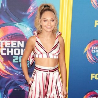 Maddie Ziegler in Teen Choice Awards 2018 - Arrivals