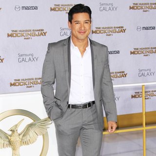 Los Angeles Premiere of The Hunger Games: Mockingjay, Part 1 - Arrivals