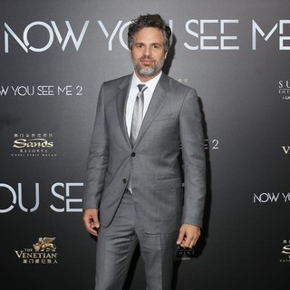 Mark ruffalo dating history Chris Hemsworth and Mark Ruffalo star in Thor nude scene, Daily Mail Online