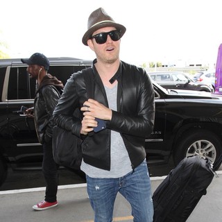 Michael Buble in Michael Buble Arrives at Los Angeles International Airport