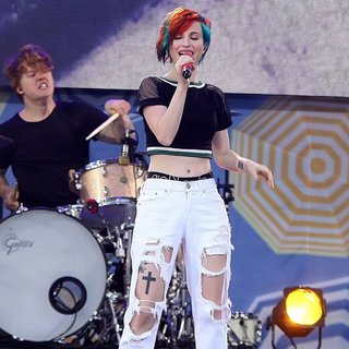 Hayley Williams, Paramore in 2014 GMA Summer Concert Series