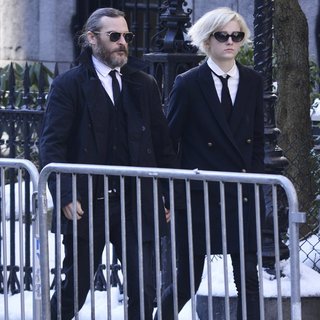 Joaquin Phoenix, Allie Teilz in The Funeral of Philip Seymour Hoffman