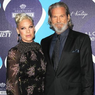 Pink, Jeff Bridges in 2nd Annual unite4:humanity Presented by ALCATEL ONETOUCH - Arrivals