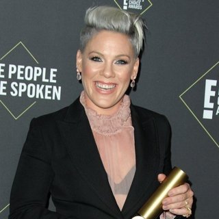 Pink in E! People's Choice Awards 2019 - Press Room
