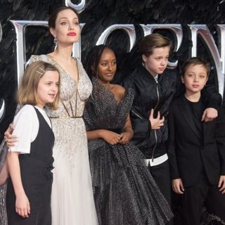 Vivienne Jolie-Pitt, Angelina Jolie, Zahara Jolie-Pitt, Shiloh Jolie-Pitt, Knox Leon in The European Premiere of Maleficent: Mistress of Evil - Arrivals
