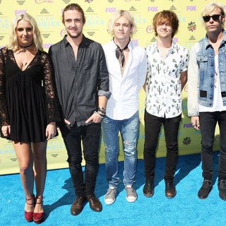 r5 dating Relationship status about ross lynch girlfriend 2015 wife who was he dated and married to which girl all the previous dating history of ross lynch along with ross lynch current girlfriend. r5 dating Relationship status about ross lynch girlfriend 2015 wife who was he dated and married to which girl all the previous dating history of ross lynch along with ross lynch current girlfriend.