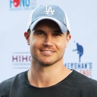 Robbie Amell