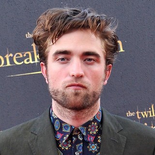 Robert Pattinson Promotes The Twilight Saga's Breaking Dawn Part II