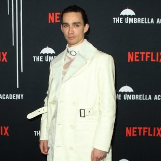 Robert Sheehan