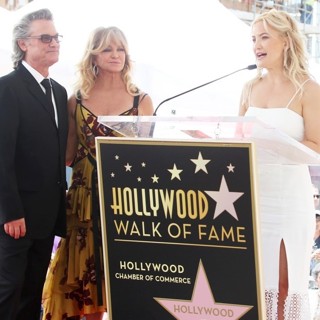 Kurt Russell, Goldie Hawn, Kate Hudson in Goldie Hawn and Kurt Russell Honored with Double Star Ceremony on The Hollywood Walk of Fame