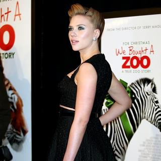 Scarlett Johansson in New York Premiere of We Bought a Zoo - Arrivals