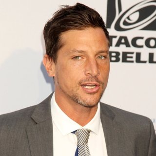 Simon Rex